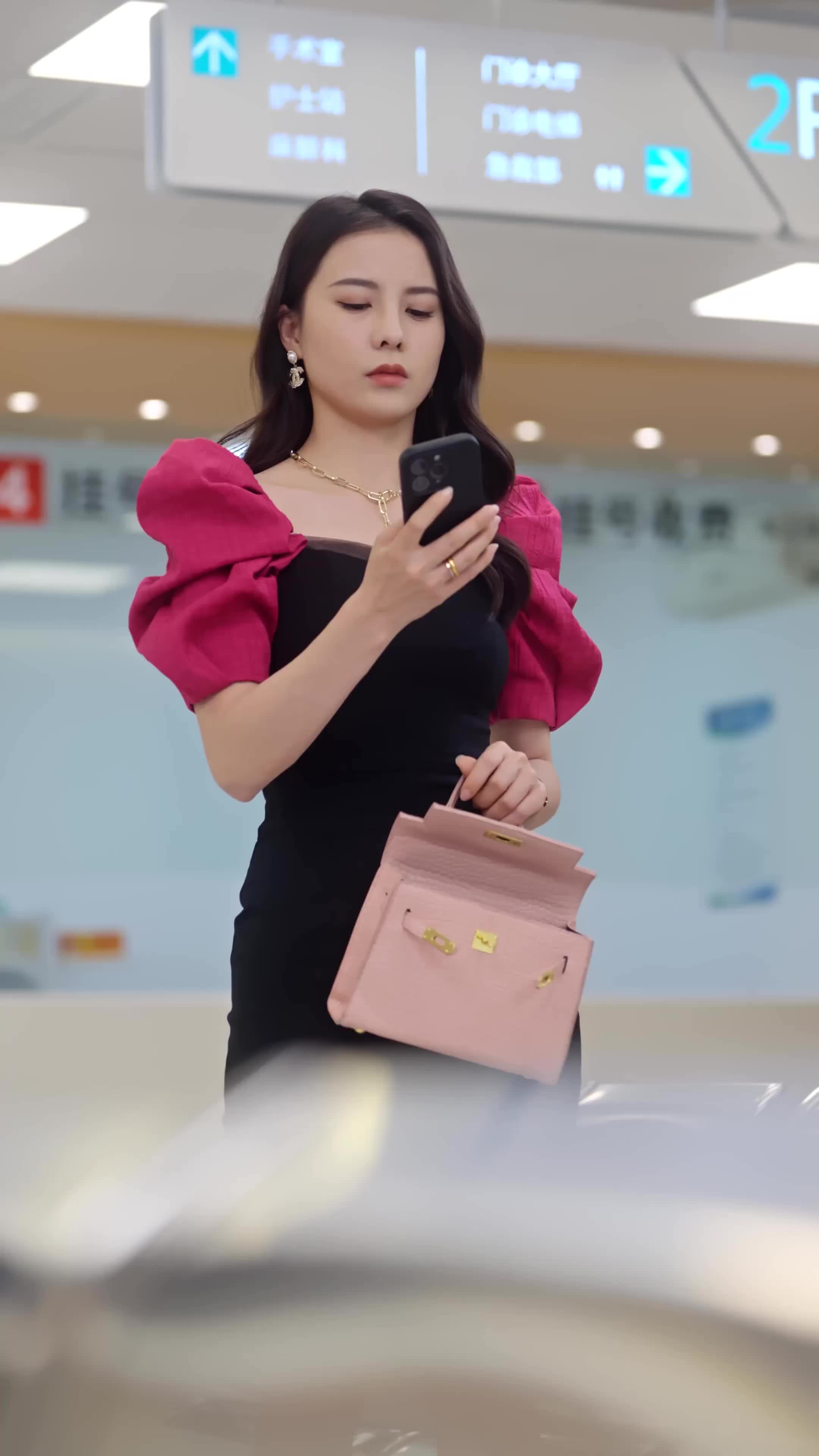 الحلقة 33 - الزوج الصغير العاشق يحبني بجنون